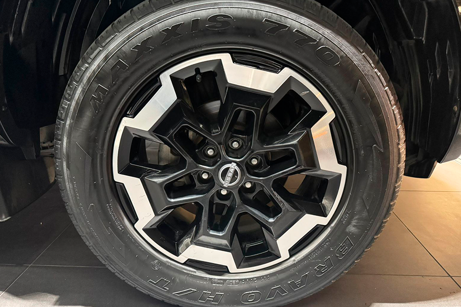 Nissan Frontier LE 4x4